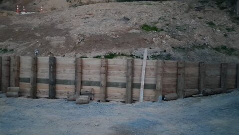 Curved section of finished retaining wall following the boundary